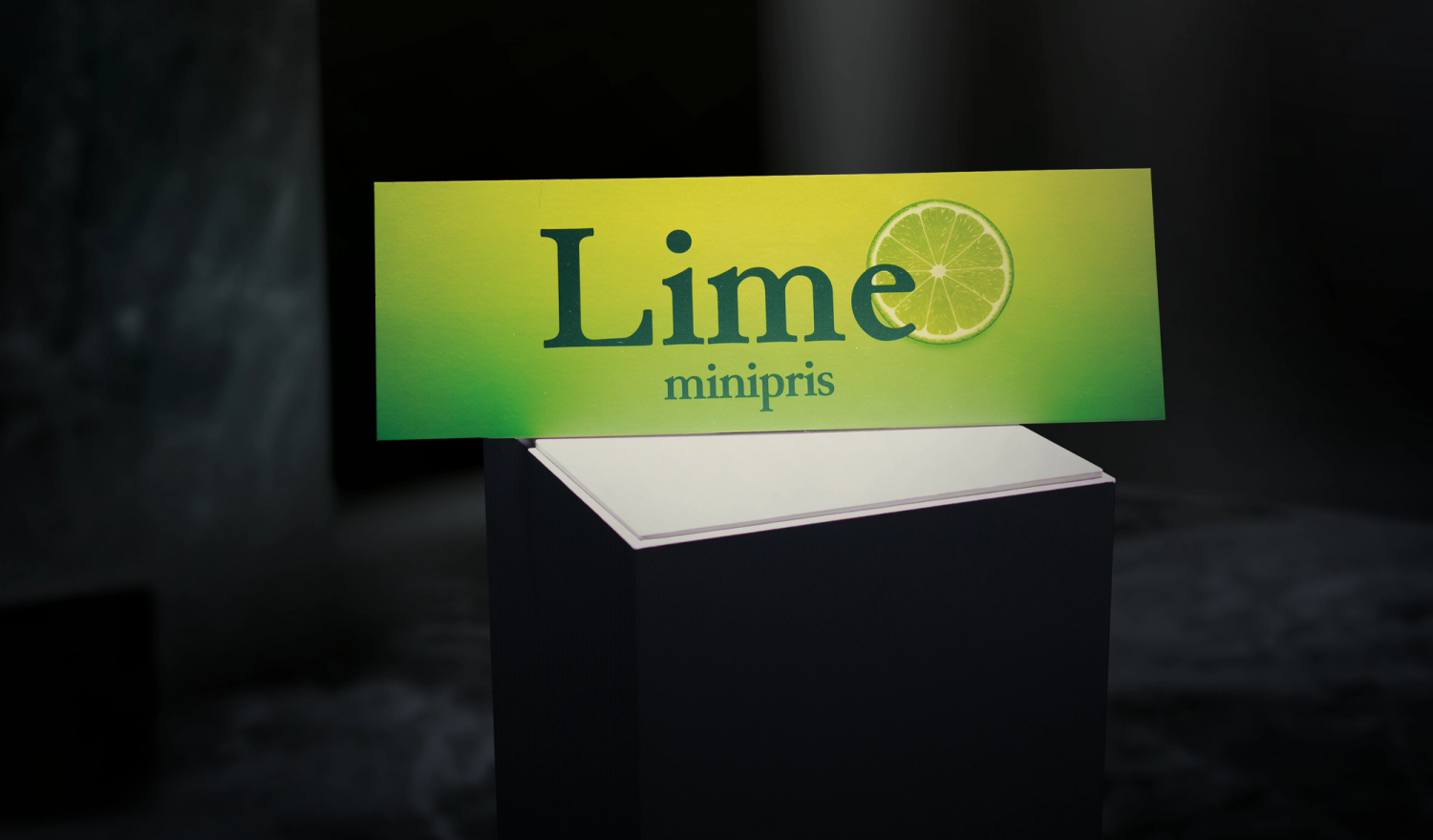 Grønt skilt med logo av "Lime minipris"